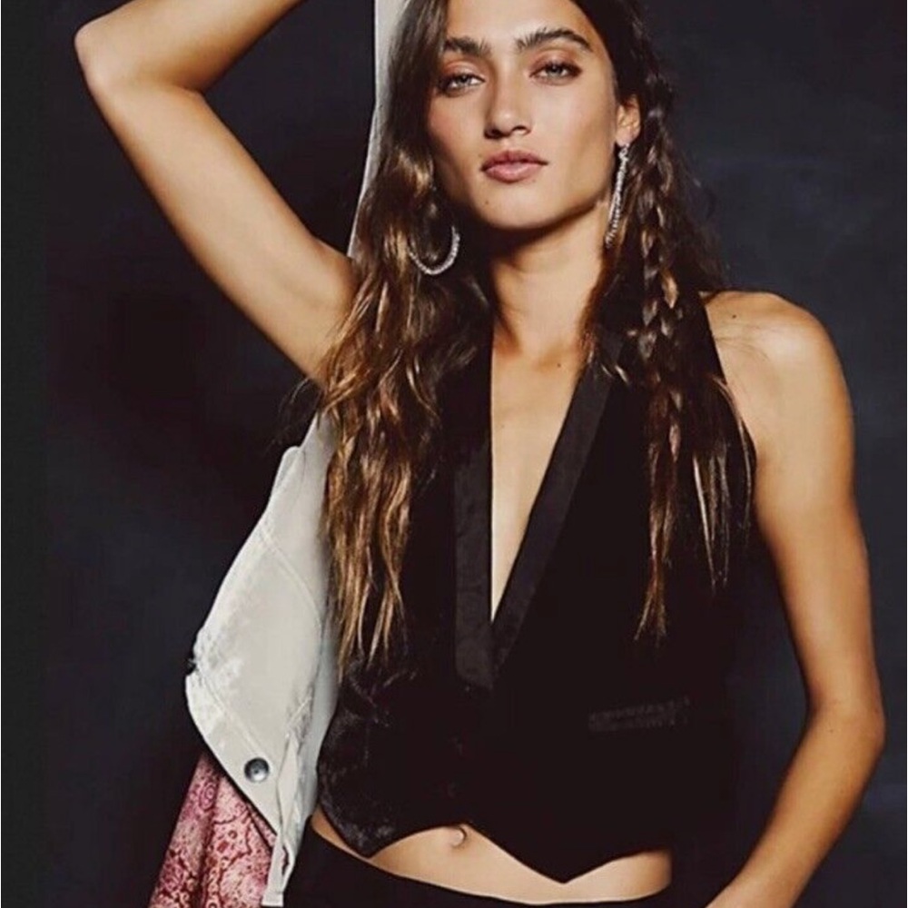 NWOT! Free People She's A Star Velvet Vest In Black